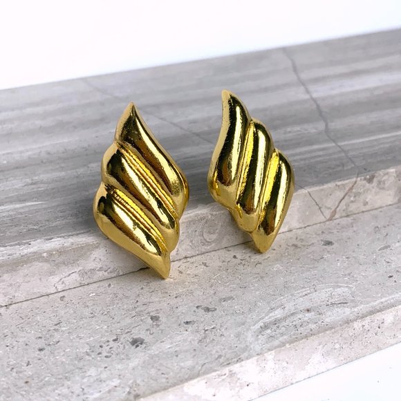 NEW~ Anthropologie Adina Eden Solid Triple Wave On The Ear Stud Gold Earring - Picture 3 of 8